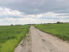 Wybudowali nową drogę, ale ciągniki mają zakaz wjazdu. Zamiast skrótu rolnicy mają objazdy