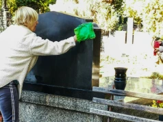 Nie czekam do Wszystkich Świętych. Tym czyszczę nagrobki już teraz