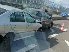 Zderzenie osobówek na S12/S17 na wysokości Kazimierzówki. Zator w kierunku Lublina