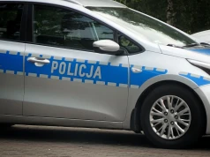Swastyki na elewacjach i pomniku. 24-latek z Braniewa zatrzymany przez policję