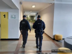 Policja po atakach w szkołach: Apelujemy o zachowanie spokoju, niepowielanie niesprawdzonych doniesień i korzystanie z wiarygodnych źródeł informacji