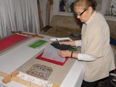 Tysiące ściegów, 55 lat pracy i ponad 150 sztandarów. Niezwykła artystka z Barczewa