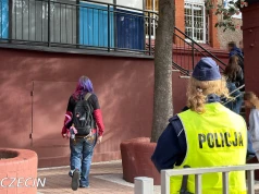 Więcej patroli przy szczecińskich szkołach. Policja ostrzega przed internetowymi plotkami