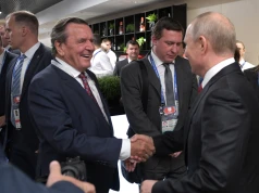 „Zaprosił swojego starego przyjaciela”. Były kanclerz Niemiec zjawił się na urodzinach Putina