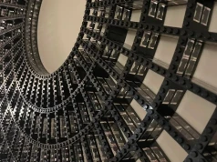Fan LEGO wykorzystuje nielegalne techniki, by zbudować idealne koło bez użycia okrągłych i zakrzywionych klocków. Oto jak to zrobił
