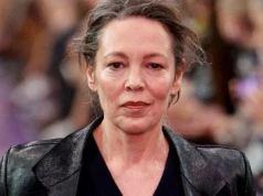 Olivia Colman poszła w paryskim tygodniu mody. "Przerażające dla siwej 52-latki"