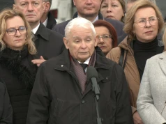 Dymy na miesięcznicy od samego rana, Kaczyński groził i bredził o zamachu! „Sprawa smoleńska wróci”