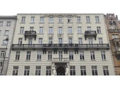 Kamienica pod Gigantami już po remoncie. Tak wygląda architektoniczna perła Warszawy, która przetrwała wojnę