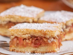 Szybka szarlotka z przepisu babci. Zawsze się udaje, pachnie jak w cukierni