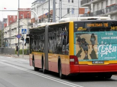 Od kiedy dziecko może samo jeździć autobusem? Rodzice narażają się na mandat