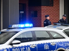 Kolejny atak z nożem. 21-latka zaatakowała 3 osoby w szkole w Warszawie; 17-latka w szpitalu