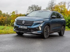 Test: 1000 km nowym Renault Espace 200 KM Full Hybrid. Spalanie 6,1 l/100 km sprawdziliśmy na stacji