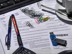Firma i praca na etacie? Tak unikniesz płacenia składek!