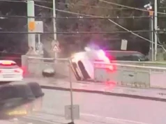 Policjanci jechali do interwencji po torach, wpadli w poślizg i dachowali do rzeki