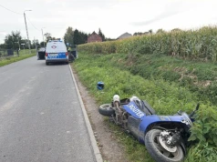 Uderzył w rowerzystę jadąc motorowerem. Miał 2,1 promila!
