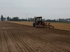 Darowizna albo sprzedaż pola w rodzinie. Co dzieje się z trwającą dzierżawą?
