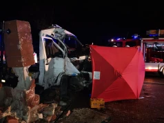 Tragedia w Chociszewie. Laweta uderzyła w ogrodzenie cmentarza, 42-letni kierowca zginął na miejscu