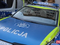 Naga kobieta szarpała się ze strażnikiem miejskim