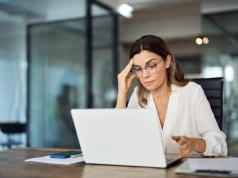 95,9 proc. organizacji nie czuje gotowości na AI zgodną z RODO. Tymczasem pracownicy wklejają do czatbotów dane klientów