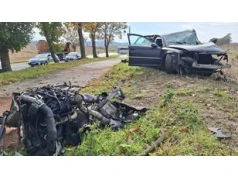 Dramatyczne zderzenie Audi z drzewem. 18-latek trafił do szpitala