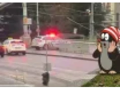 Czescy policjanci jechali po torach, wpadli w poślizg i spadli z mostu do rzeki
