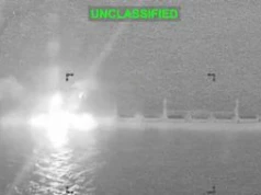 USA unieruchomiły statek w Zatoce Omańskiej. "Pocisk trafił w rufę"