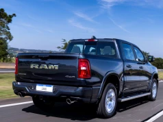 RAM 1500 może nie ostrzec o spadku ciśnienia. 16.385 pickupów do serwisu