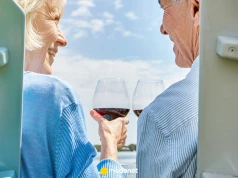 Przebadali 135 tys. seniorów i nie mają złudzeń. Tak alkohol wpływa na ich zdrowie