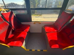 Nocny atak nożownika w autobusie pod Warszawą! Dwóch pasażerów trafiło do szpitala. Napastnik uciekł