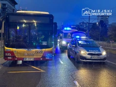 Atak nożem w autobusie na Bielanach. Dwie osoby ranne. Sprawca uciekł