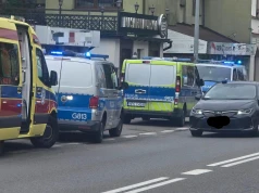 Nie żyje mężczyzna, który szedł z nożem przez ul. Lwowską w Nowym Sączu. Został postrzelony przez policję