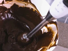 Patent cukiernika na idealną polewę czekoladową. Jest błyszcząca i nie pęka
