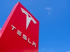 Koniec z „Full Self-Driving” w Europie. Tesla idzie na kompromis w sprawie asystenta kierowcy