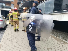 Groził śmiercią sąsiadom, krzyczał, że poleje się krew. Duża akcja służb na lubelskiej Ponikwodzie