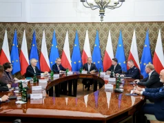 65 tys. kontroli, zatrzymano 117 osób przeważnie w wieku 13-19 lat. Tusk To moda na przemoc