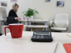 Urzędy walczą ze skutkami ubocznymi reformy. Widać wielkie cięcia