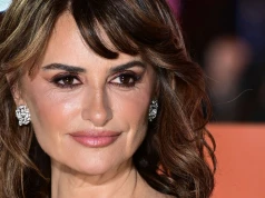 Te sukienki robią furorę wśród kobiet po 50-tce. Penélope Cruz je uwielbia