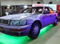 Lexus LS przeniósł się z gry do rzeczywistości. Ale piksele zostały