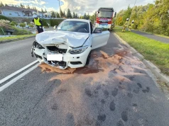 Groźne zderzenie dwóch samochodów w Obrzycku! 21 ratowników w akcji, mężczyzna trafił do szpitala