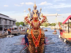 Royal Barge Procession. 52 królewskie łodzie przepłyną przez Bangkok.