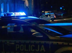 Ruszył z nożem na policjantów. Funkcjonariuszka oddała strzał, 44-latek nie żyje