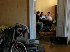 Idą na studia i czują wykluczenie. "Nie stać mnie na stancję, dojeżdżam i nie mam życia towarzyskiego"