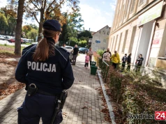 Patrole policji wróciły przed szkoły