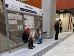 Rondo Polsad i Rondo Młyńskie bez ławek. Gdzie mają usiąść osoby czekające na tramwaj?