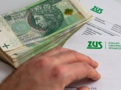 Wyższe pensje i dłuższy urlop, wystarczy 1 wniosek w ZUS. Prawie 900 tys. Polaków już skorzystało