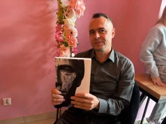 Słynny „pomnik Bielowej” bohaterem książki fotograficznej Wojtka Mazana. Dla wielu to podróż w przeszłość Ostrowca