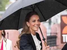 Tartan to jeden z modowych znaków rozpoznawczych księżnej Kate. Spódnica w kratę od Emilii Wickstead to modowy ukłon w stronę Irlandii