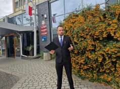 Parkingi dla deweloperów, sesje rady i zarobki dyrektorów. Konfederacja domaga się informacji od władz miasta