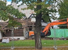 Koniec pewnej epoki w Nowym Sączu! Ruszyła rozbiórka kultowego Zajazdu Sądeckiego