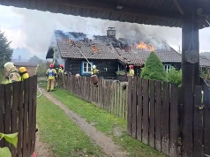 Pożar domu pod Olsztynem. W akcji 11 zastępów straży pożarnej